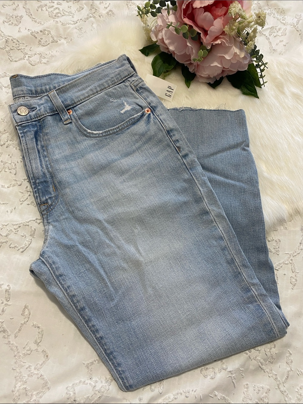 GAP Women's Light Wash Straight-Leg Jeans